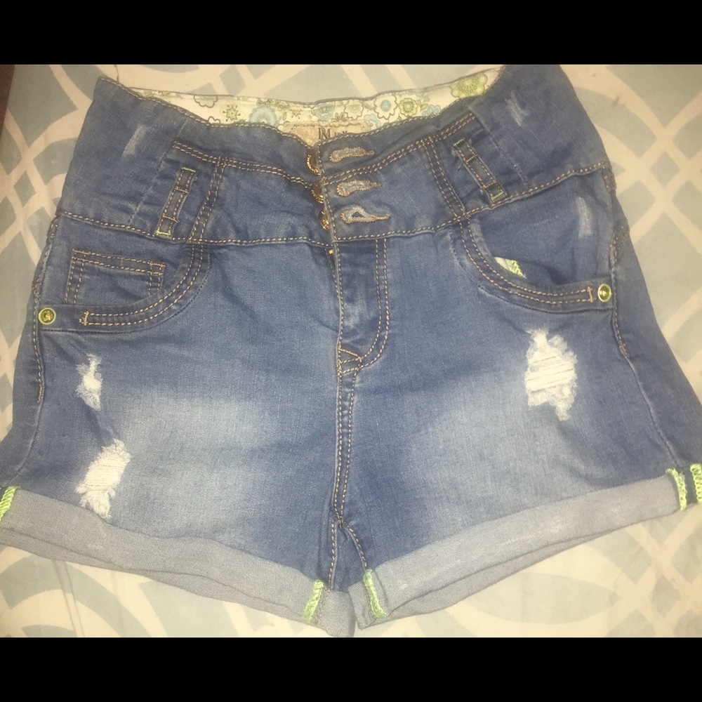 Beautiful short pants